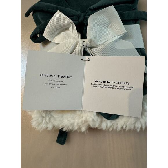 Ugg Dark Green Bliss Mini Christmas Tree Skirt New $68.00 MSRP - Picture 3 of 3